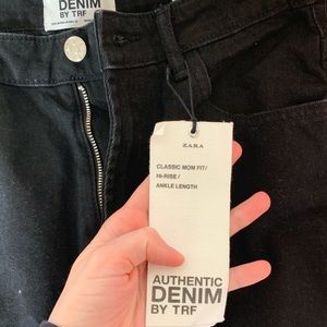 ZARA BLACK JEANS NEVER WORN —- 36
